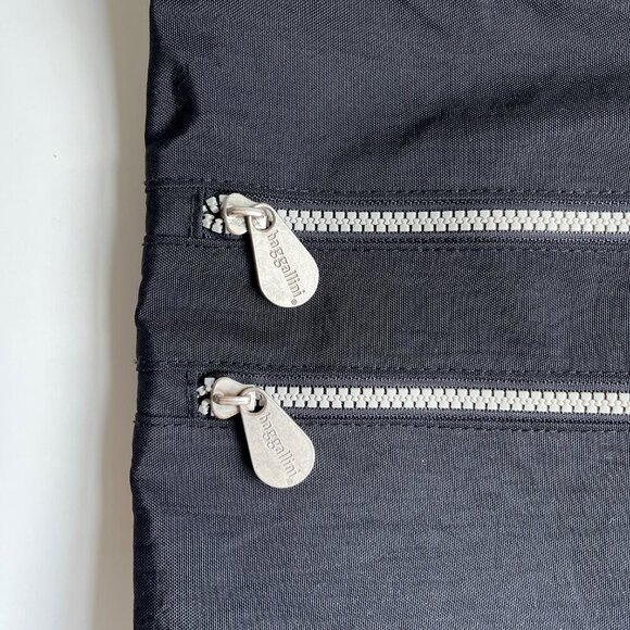 Like new! Baggallini Crossbody Nylon Travel Bag - Picture 4 of 8